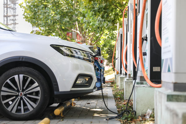 電気自動車はどのようなメンテナンスを行う必要がありますか